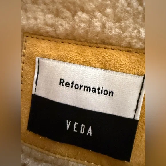 New-Reformation
Veda Luca Suede shearing coat
Parmesan Suede - Picture 8 of 16